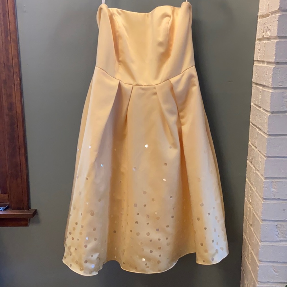 David’s Bridal F13721 cocktail in yellow size 10